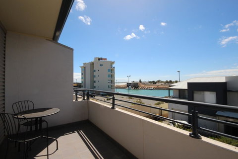 Wallaroo Marina Apartments - Surfers Paradise Gold Coast 23