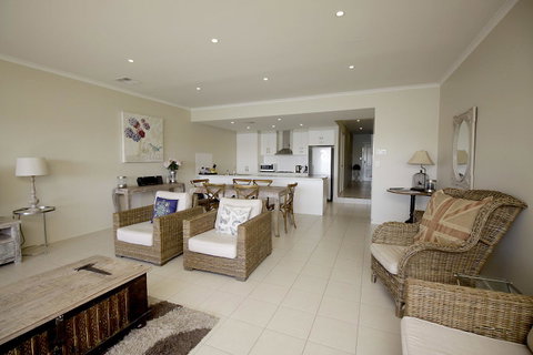 Wallaroo Marina Apartments - Surfers Paradise Gold Coast 5