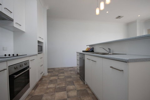 Wallaroo Marina Apartments - Surfers Paradise Gold Coast 24