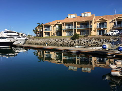Marina Hotel - Surfers Paradise Gold Coast 35