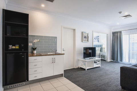 Marina Hotel - Surfers Paradise Gold Coast 12