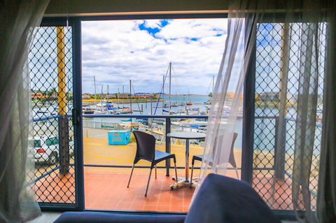 Marina Hotel - Surfers Paradise Gold Coast 29