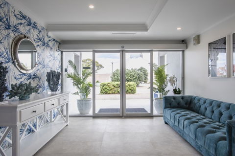 Marina Hotel - Surfers Paradise Gold Coast 18