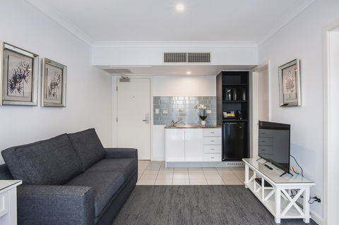 Marina Hotel - Surfers Paradise Gold Coast 16