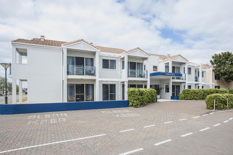 Marina Hotel - Surfers Paradise Gold Coast 19