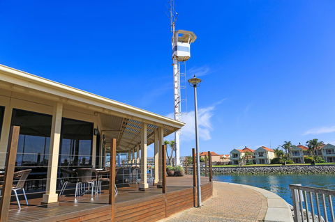Marina Hotel - Surfers Paradise Gold Coast 36