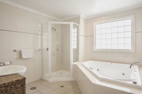 Marina Hotel - Surfers Paradise Gold Coast 2