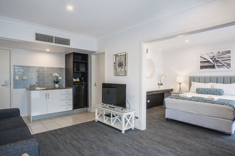 Marina Hotel - Surfers Paradise Gold Coast 26
