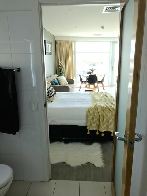 Ocean View Luxury Apartment & Suite - Surfers Paradise Gold Coast 16