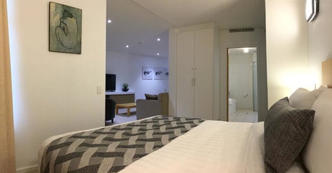Wallaroo Marina Waterfront Luxe Apartment - Surfers Paradise Gold Coast 12
