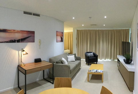 Wallaroo Marina Waterfront Luxe Apartment - Surfers Paradise Gold Coast 5