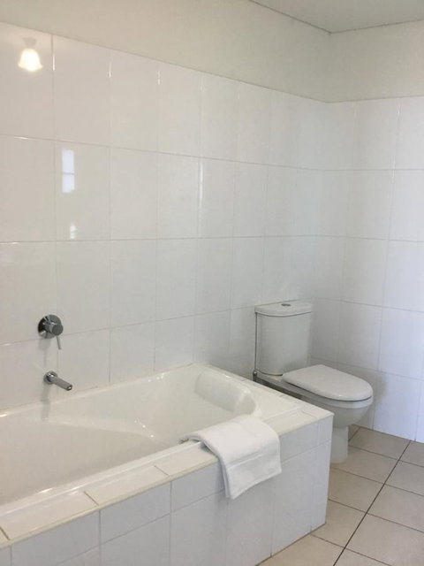Wallaroo Marina Waterfront Luxe Apartment - Surfers Paradise Gold Coast 19