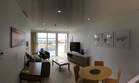 Wallaroo Marina Waterfront Luxe Apartment - Surfers Paradise Gold Coast 1
