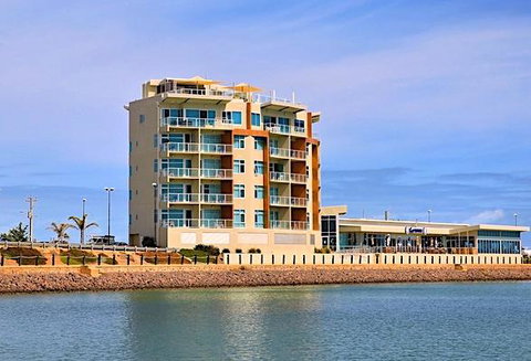 Wallaroo Marina Waterfront Luxe Apartment - Surfers Paradise Gold Coast 24