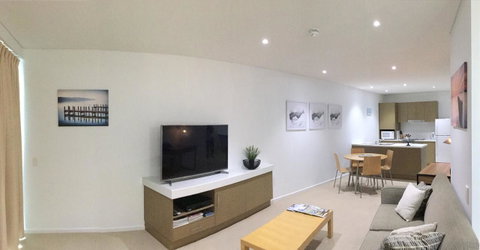 Wallaroo Marina Waterfront Luxe Apartment - Surfers Paradise Gold Coast 7