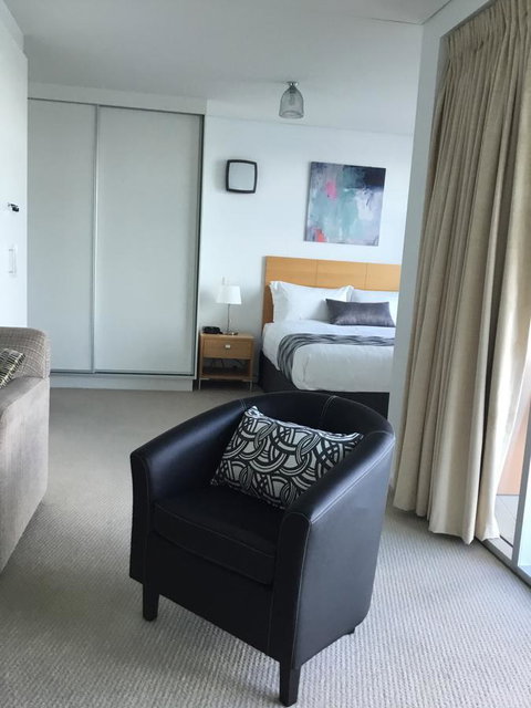Wallaroo Marina Waterfront Luxe Apartment - Surfers Paradise Gold Coast 13