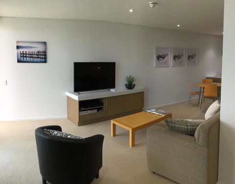 Wallaroo Marina Waterfront Luxe Apartment - Surfers Paradise Gold Coast 6