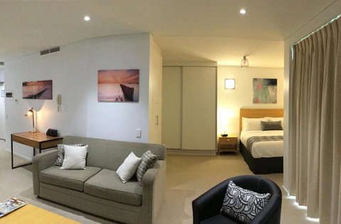 Wallaroo Marina Waterfront Luxe Apartment - Surfers Paradise Gold Coast 8