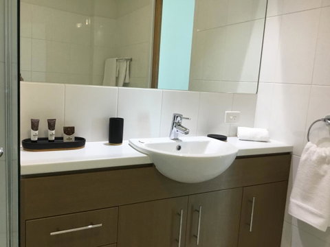 Wallaroo Marina Waterfront Luxe Apartment - Surfers Paradise Gold Coast 18