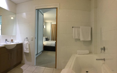 Wallaroo Marina Waterfront Luxe Apartment - Surfers Paradise Gold Coast 16