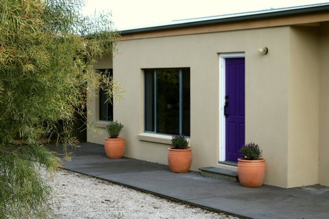 The Purple Door On Seaview - Surfers Paradise Gold Coast 1