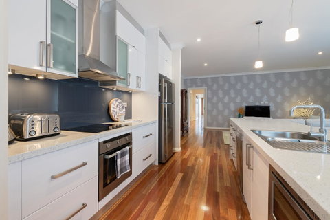 Boutique Getaway On Wright - Surfers Paradise Gold Coast 2