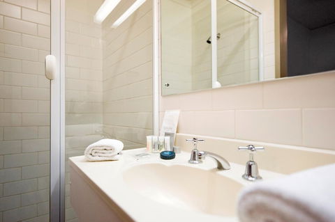 Adelaide Paringa - Surfers Paradise Gold Coast 14