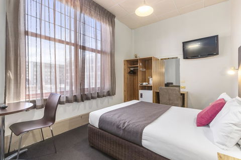 Adelaide Paringa - Surfers Paradise Gold Coast 3