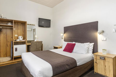 Adelaide Paringa - Surfers Paradise Gold Coast 4