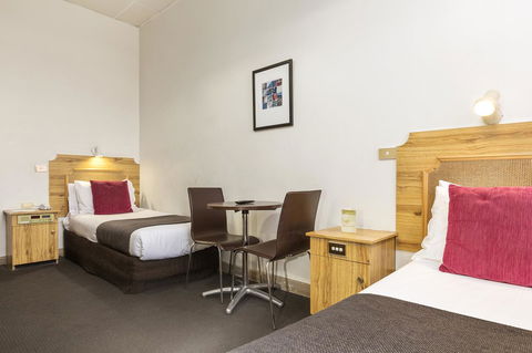 Adelaide Paringa - Surfers Paradise Gold Coast 11