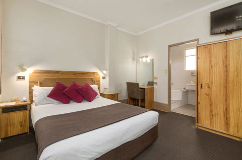 Adelaide Paringa - Surfers Paradise Gold Coast 9