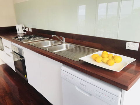Sunrise On Falie Seaview Eco Accommodation - Surfers Paradise Gold Coast 35