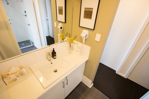 Coorong Waterfront Retreat - Surfers Paradise Gold Coast 12