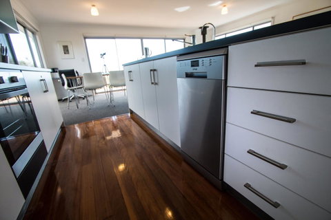 Coorong Waterfront Retreat - Surfers Paradise Gold Coast 10