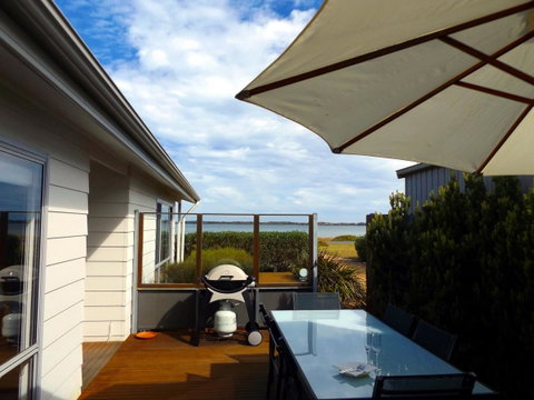 Coorong Waterfront Retreat - Surfers Paradise Gold Coast 17