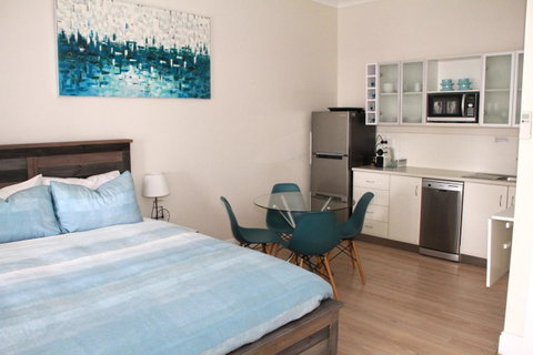 Smugglers Inn Studio Apartments - Surfers Paradise Gold Coast 4