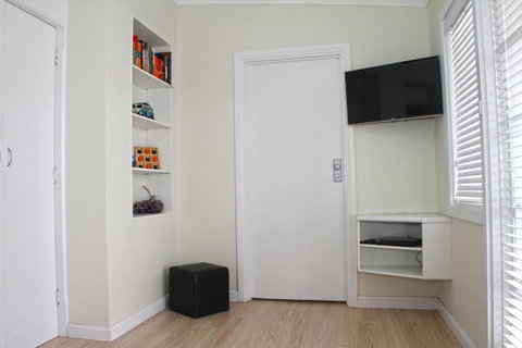 Smugglers Inn Studio Apartments - Surfers Paradise Gold Coast 7