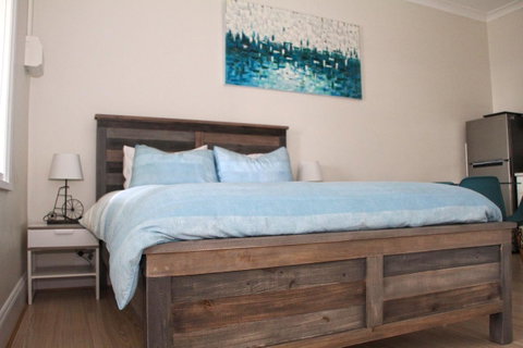 Smugglers Inn Studio Apartments - Surfers Paradise Gold Coast 0