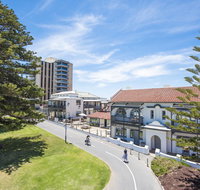 Seawall Apartments - Surfers Paradise Gold Coast