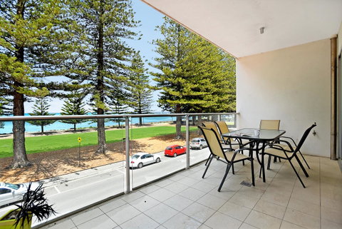 Breeze Beachfront Apartment - Surfers Paradise Gold Coast 5