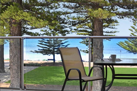 Breeze Beachfront Apartment - Surfers Paradise Gold Coast 3