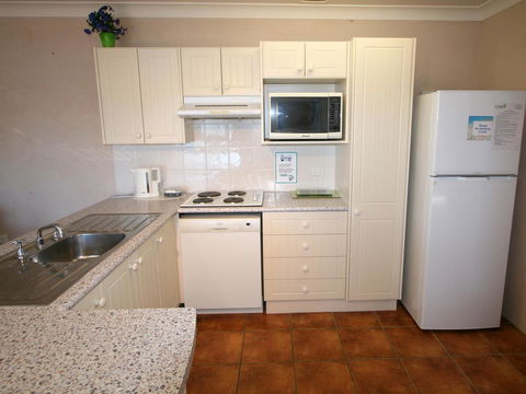 Lake Edge Apartments - Surfers Paradise Gold Coast 6