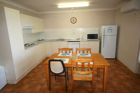 Lake Edge Apartments - Surfers Paradise Gold Coast 17
