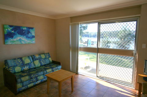 Lake Edge Apartments - Surfers Paradise Gold Coast 11