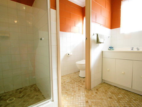 Lake Edge Apartments - Surfers Paradise Gold Coast 25