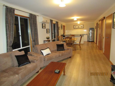 Lazy Days Cottage - Victor Harbor - Surfers Paradise Gold Coast 17