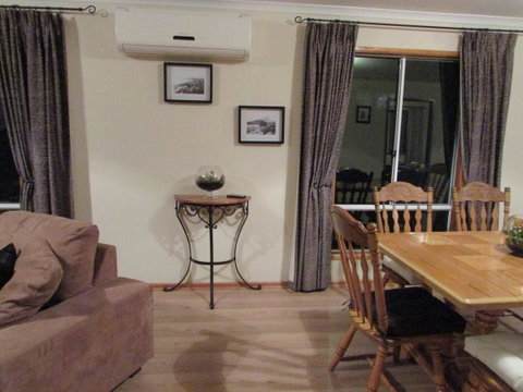 Lazy Days Cottage - Victor Harbor - Surfers Paradise Gold Coast 15