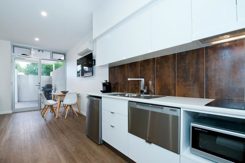 Loxton Courthouse Apartments - Surfers Paradise Gold Coast 19