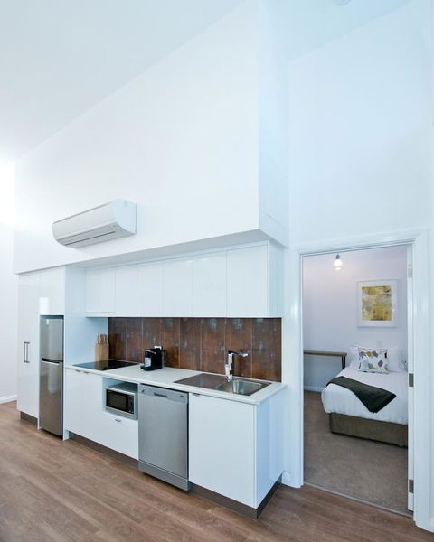 Loxton Courthouse Apartments - Surfers Paradise Gold Coast 9