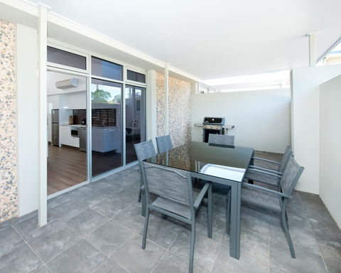 Loxton Courthouse Apartments - Surfers Paradise Gold Coast 11